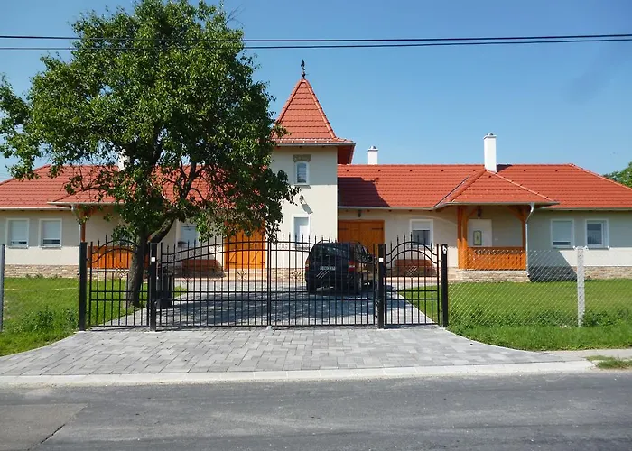 Nagybajcsi Koertefa Vendeghaz
