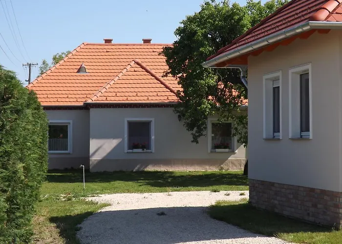 Nagybajcsi Koertefa Vendeghaz